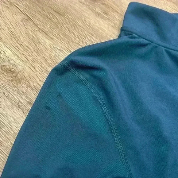 The North Face Women’s cropped 1/4 Zip Pullover, Medium - Picture 9 of 9